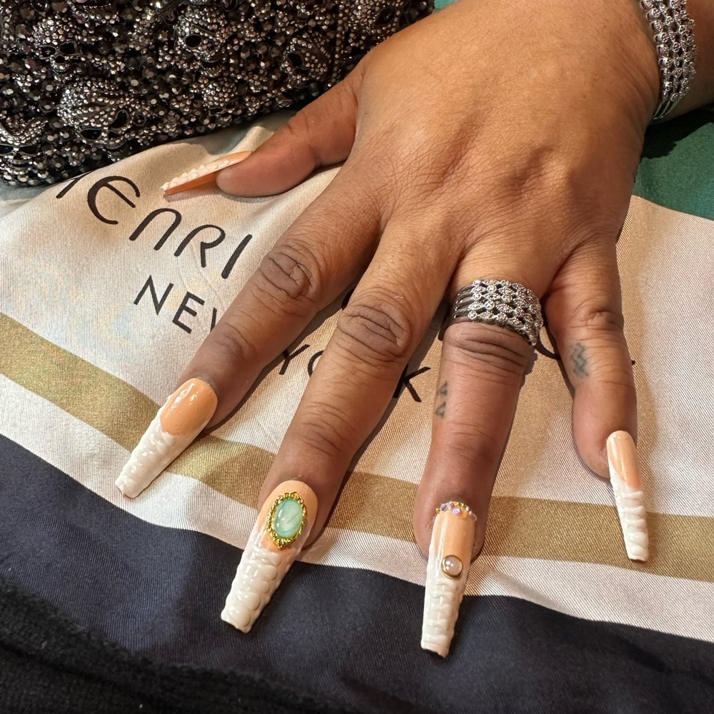 “Victorian” Press On Set by LoveScottiNails